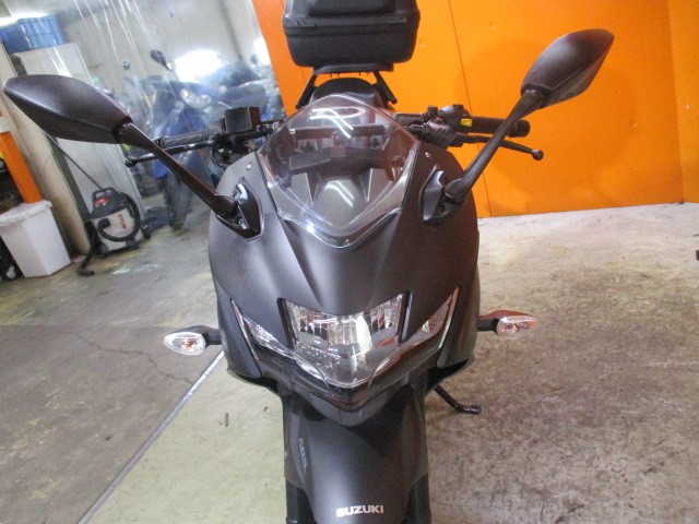 フロントから見てもこの通り状態グッド！このかっこいいフェイス！さらにヘッドライトも純正ＬＥＤ！！